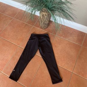 Lululemon Crop Wonder Unders that are reversible 4
